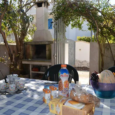 With Shady Garden And Air Conditioning In Torre Dellorso شقة توري ديل أورسو