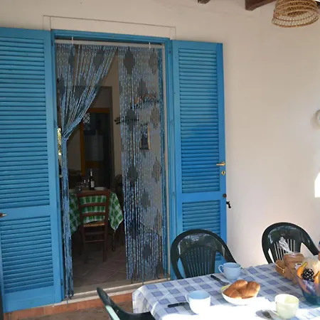 With Shady Garden And Air Conditioning In Torre Dellorso شقة *