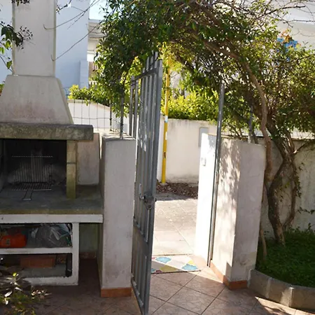 With Shady Garden And Air Conditioning In Torre Dellorso شقة توري ديل أورسو