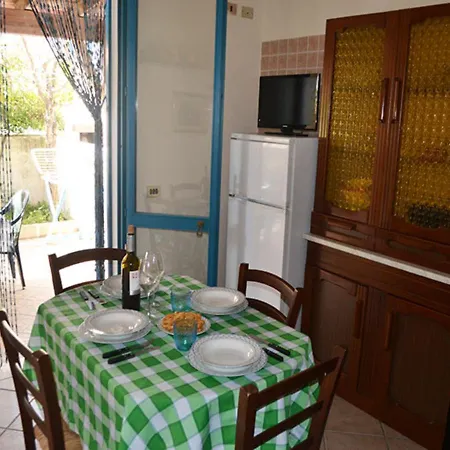 With Shady Garden And Air Conditioning In Torre Dellorso شقة *