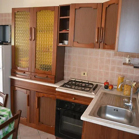 With Shady Garden And Air Conditioning In Torre Dellorso توري ديل أورسو